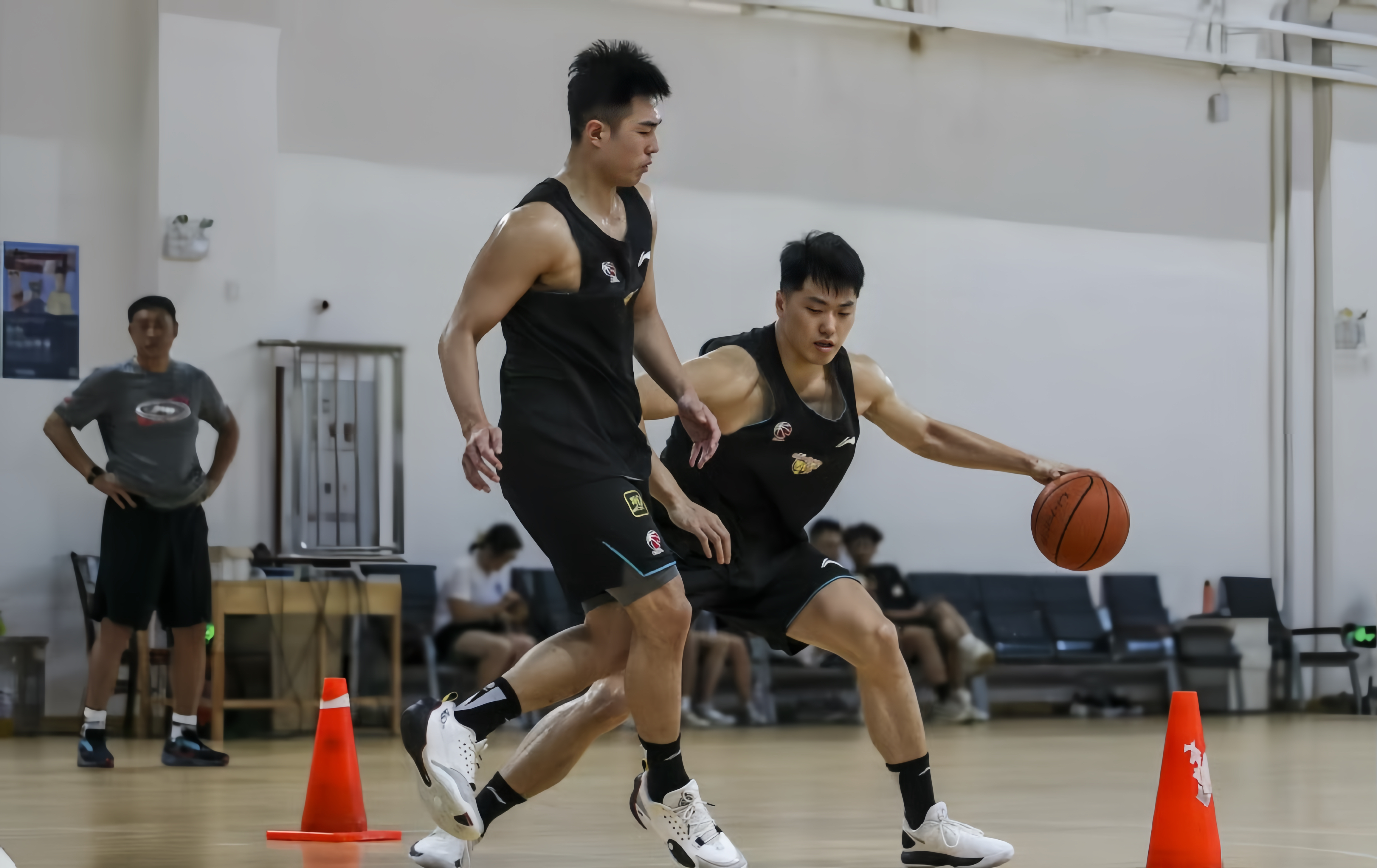 中国篮球队实力强劲，成功晋级八强