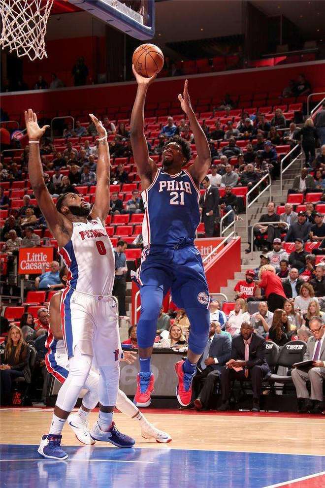 骑士反超马刺豪取三连胜