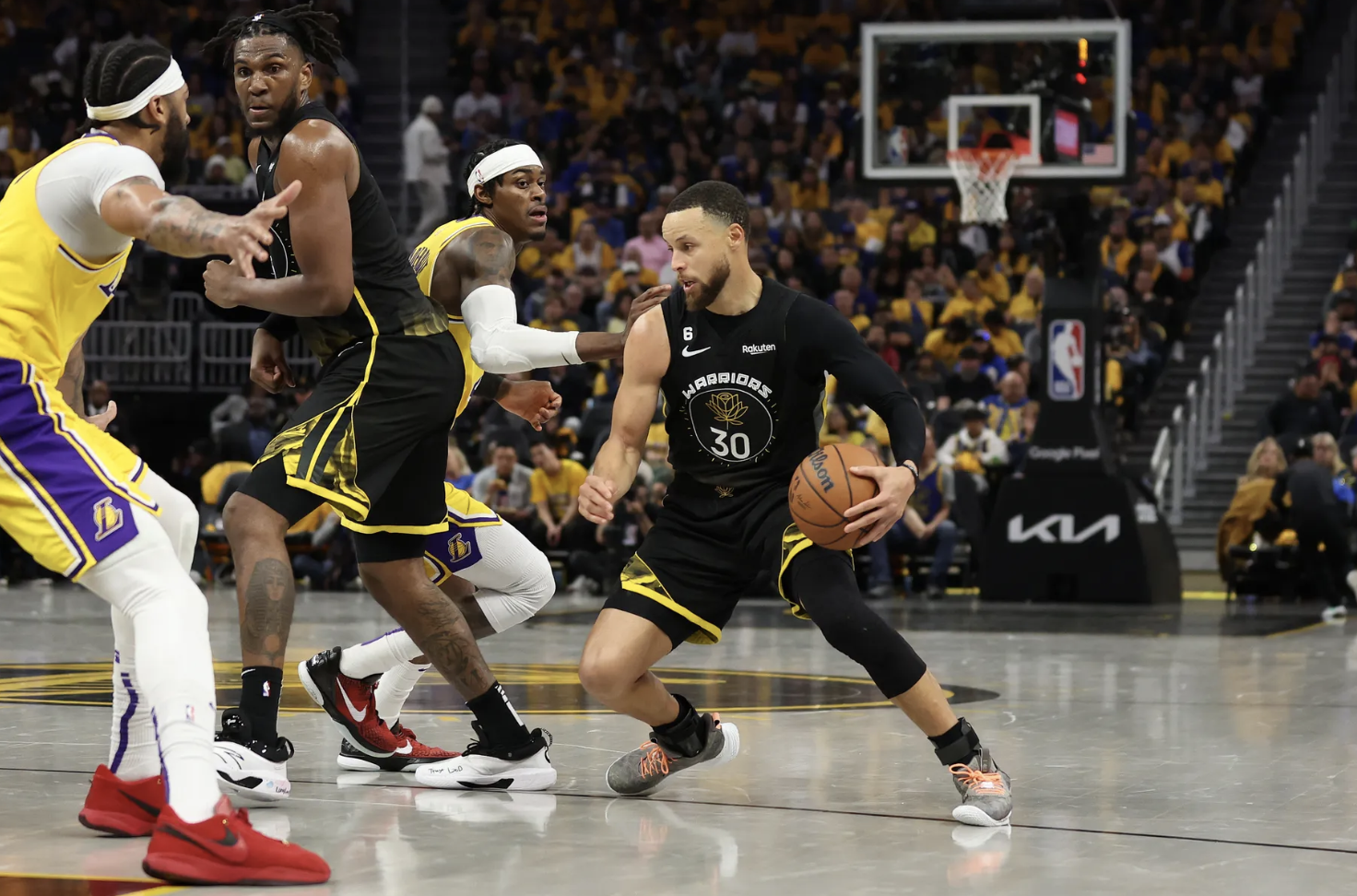 SHR爆冷T1，Mickey三分雨点燃全场的简单介绍