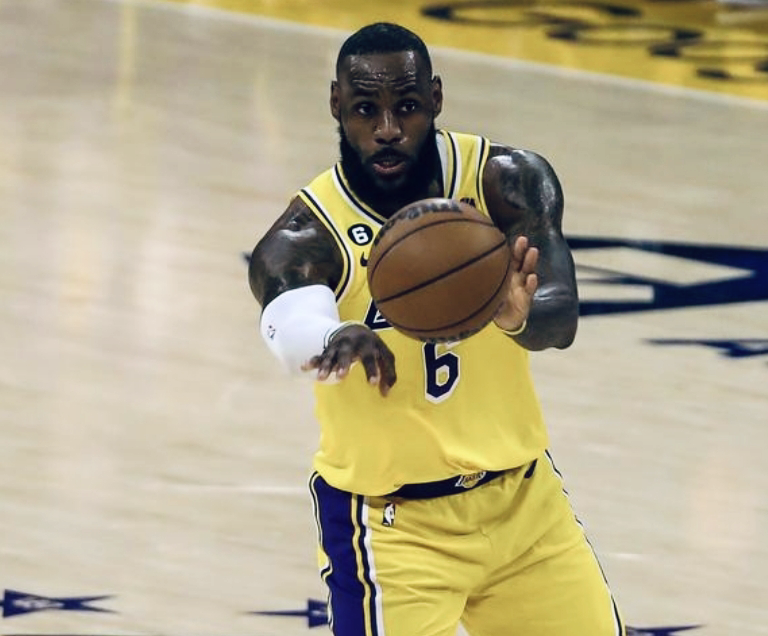 火箭客场大胜湖人，迎来两连胜