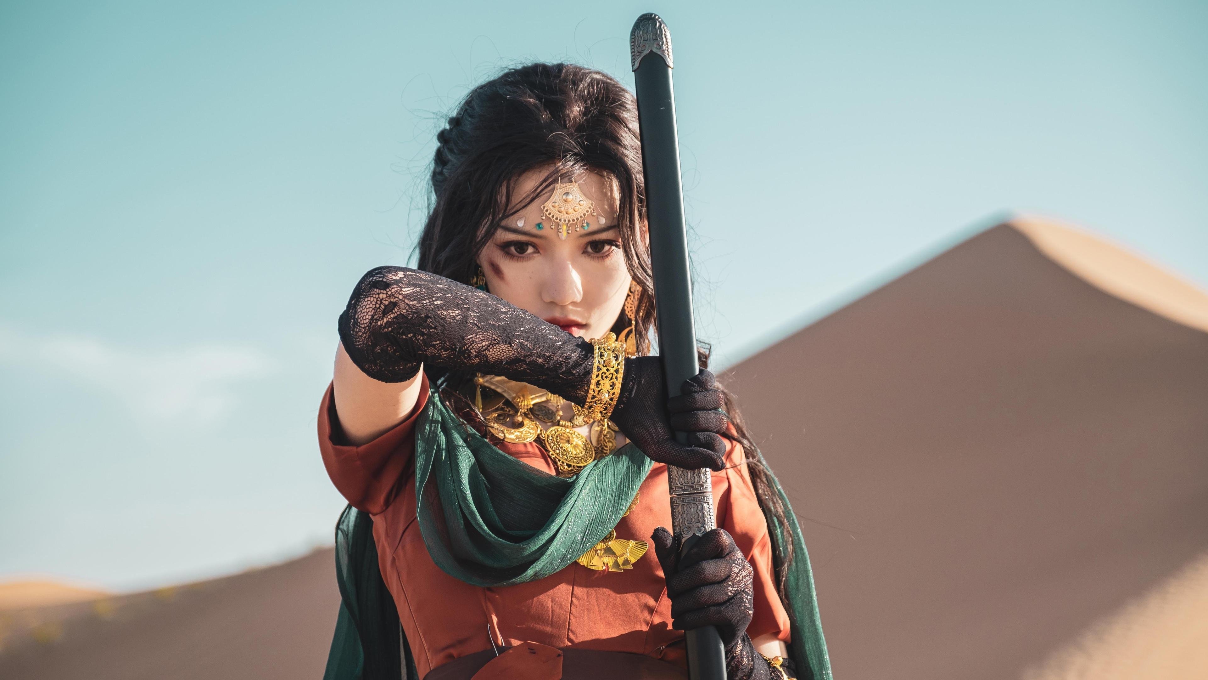 世界排名争夺战焦点战，深圳队争冠战中力克热火，书写历史新篇章