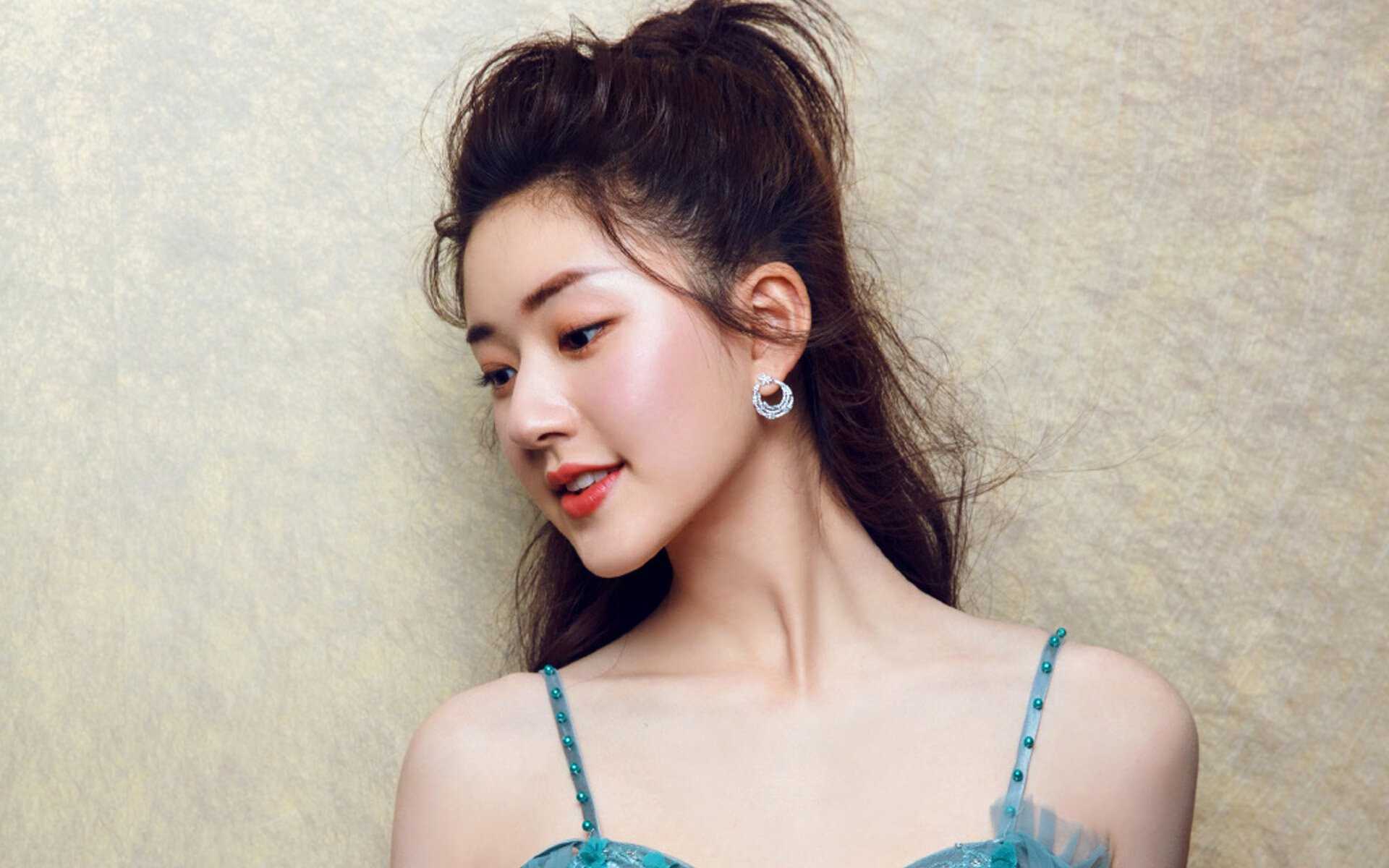 pg电子试玩网-他像一枚发烫的螺栓，拧紧这支濒临散架的车队